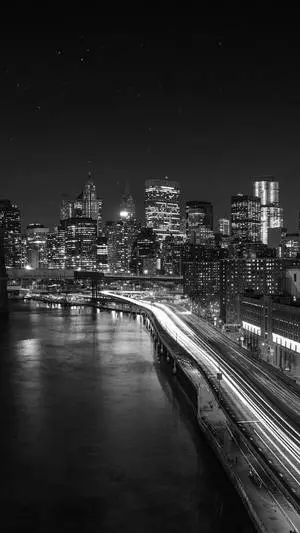 Black IPhone Brooklyn Bridge