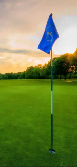Enjoy playing golf and taking in the beautiful scenery with IPhone X 