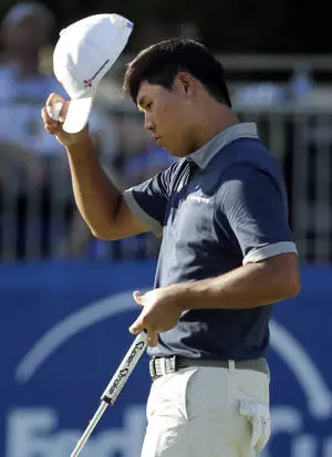 Si Woo Kim Removing His Cap